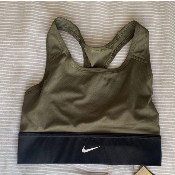 Nike sports bra - Picture 1 of 3